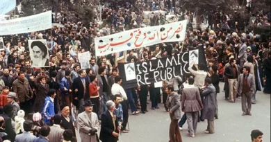 farkli yorum iran devrimi